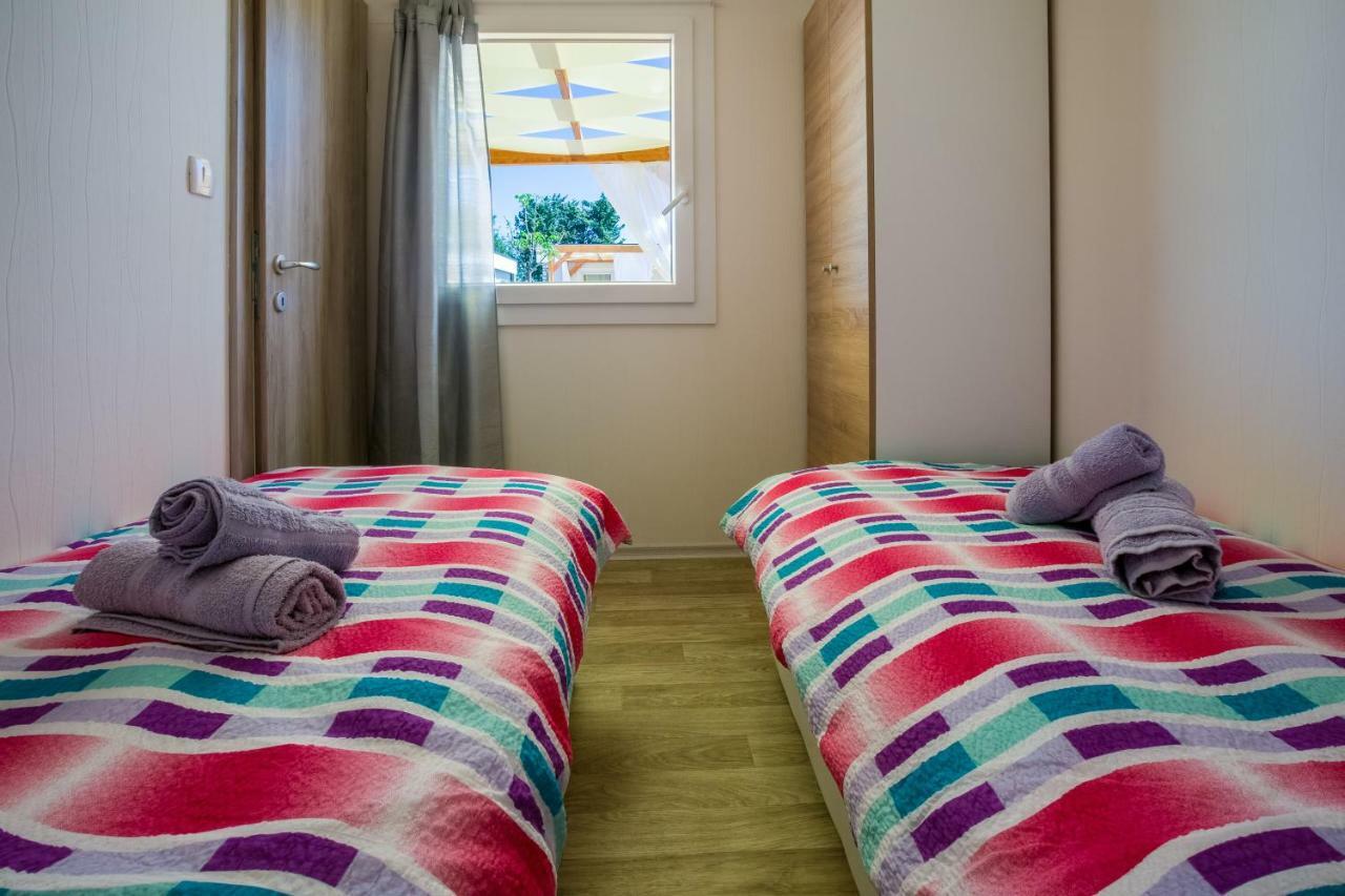 Mobile Homes Pine Tree Dobropoljana Exterior foto