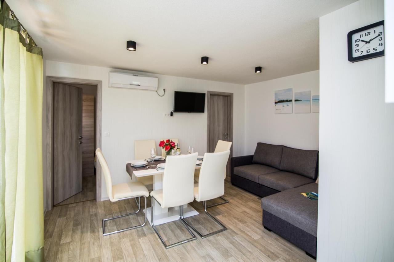 Mobile Homes Pine Tree Dobropoljana Exterior foto