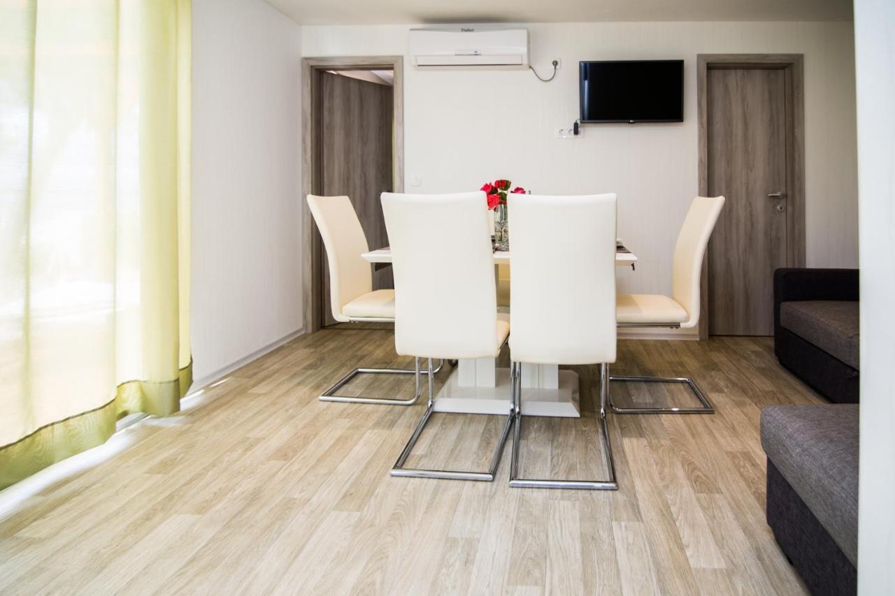Mobile Homes Pine Tree Dobropoljana Exterior foto