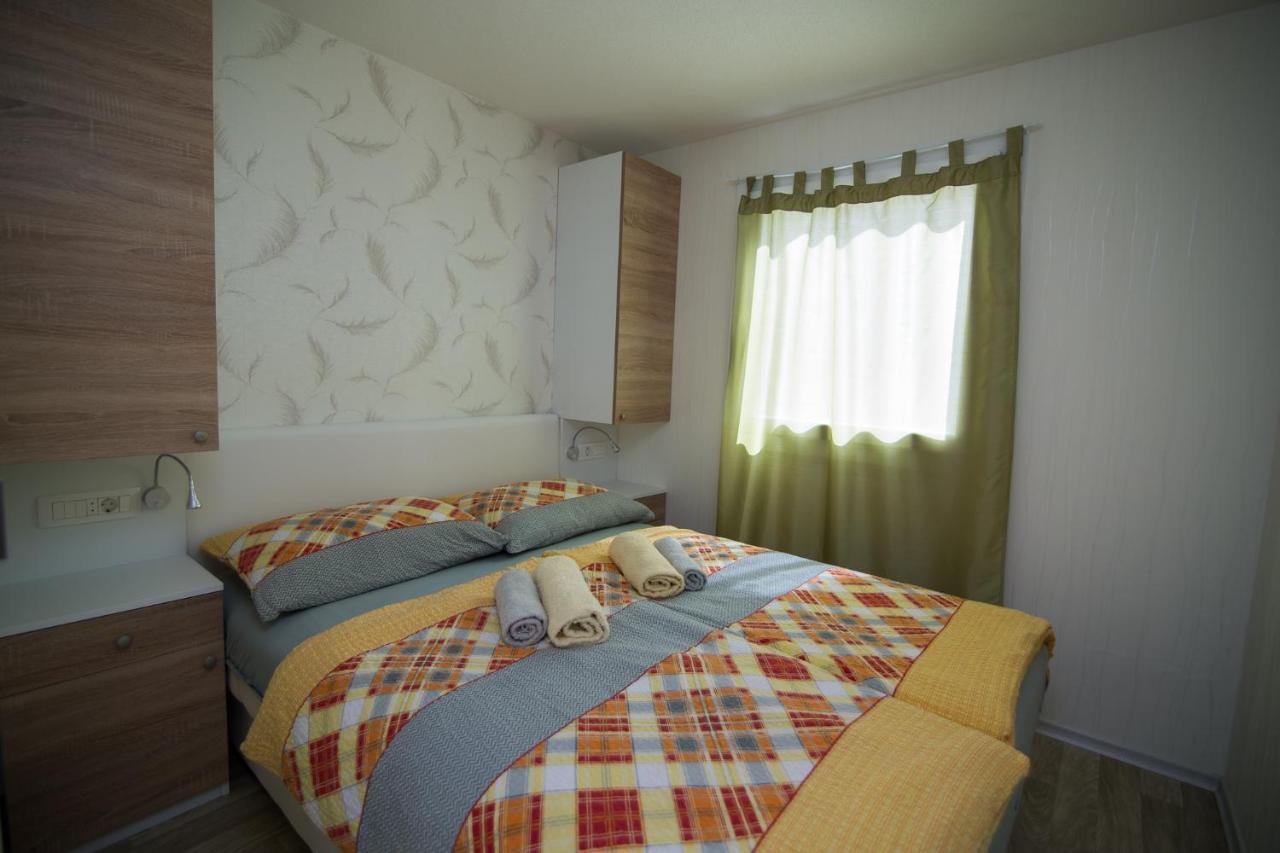 Mobile Homes Pine Tree Dobropoljana Exterior foto