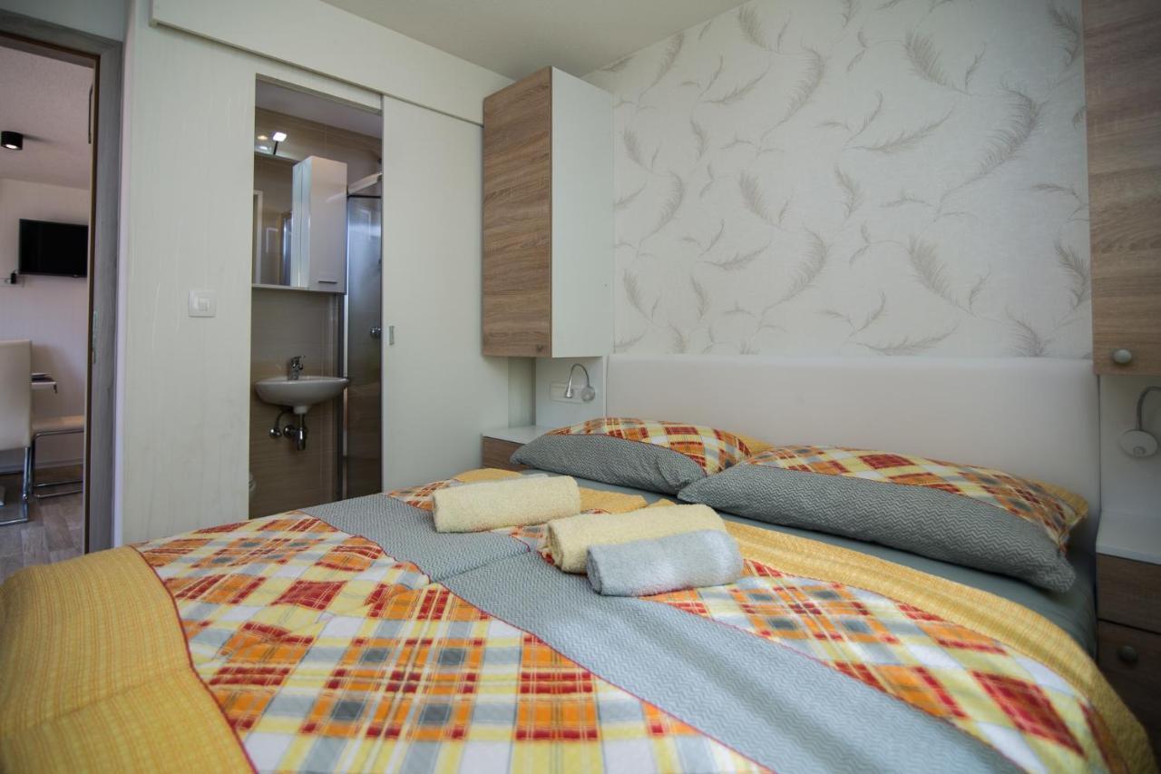 Mobile Homes Pine Tree Dobropoljana Exterior foto